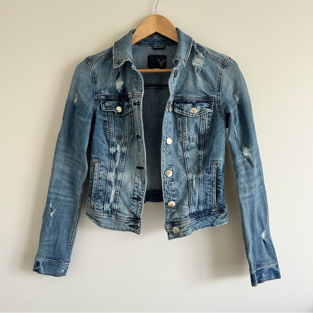 American Eagle Outfitters Y2K Distressed Shrunken Fit Denim Jacket Small